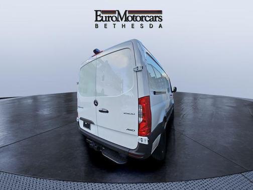 Arctic White 2026 Mercedes-Benz Sprinter 2500 Cargo 144 WB