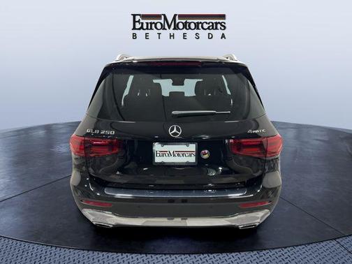 2025 Mercedes-Benz GLB 250 4MATIC