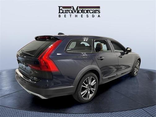 2017 Volvo V90 Cross Country T6