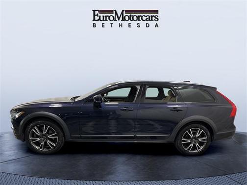 2017 Volvo V90 Cross Country T6