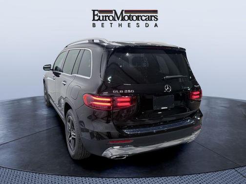 Night Black 2026 Mercedes-Benz GLB 250 4MATIC