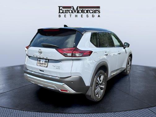 Boulder Gray Pearl/Super Black 2022 Nissan Rogue Platinum