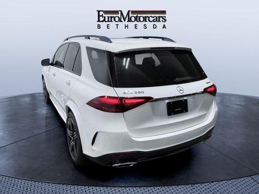 Moonlight White Metallic 2026 Mercedes-Benz GLE 350 4MATIC