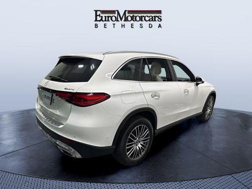 Polar White 2025 Mercedes-Benz GLC 300 4MATIC