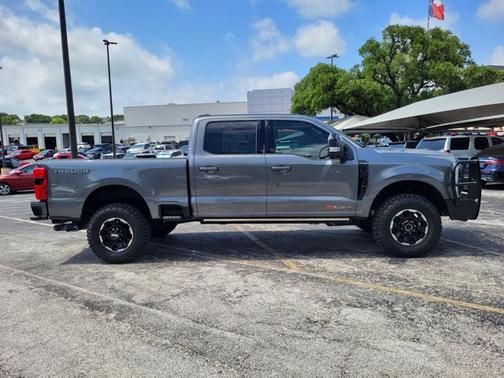 2025 Ford F-250 PLATINUM