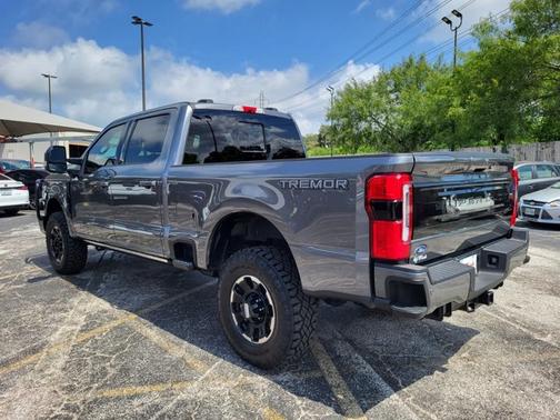 2025 Ford F-250 PLATINUM