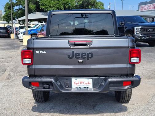 2023 Jeep Gladiator SPORT