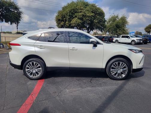 2022 Toyota Venza XLE