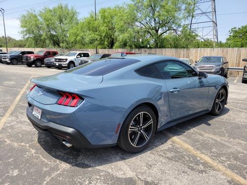2025 Ford Mustang ECOBOOST