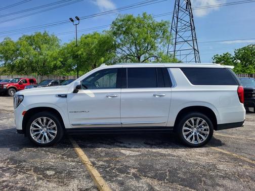 2022 GMC Yukon XL DENALI