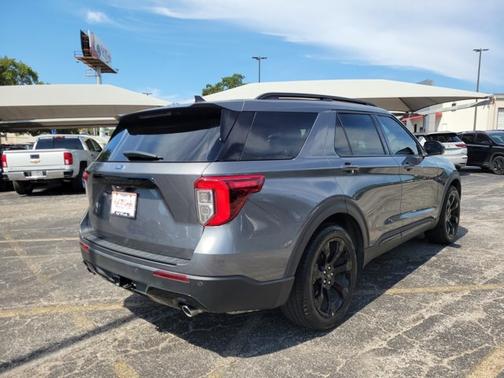 2023 Ford Explorer ST-LINE