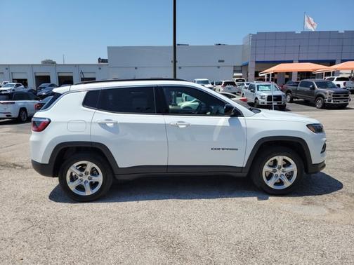 2024 Jeep Compass LATITUDE