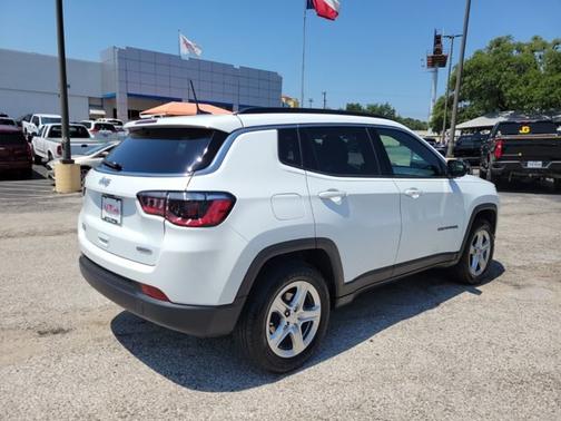 2024 Jeep Compass LATITUDE