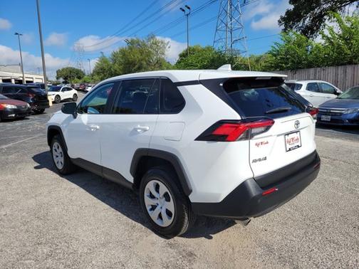 2024 Toyota RAV4 LE