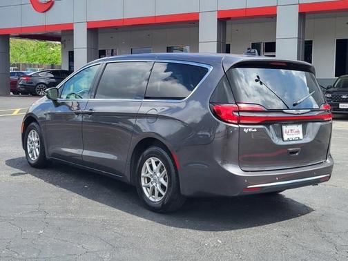 Granite Crystal Clearcoat Metallic 2023 Chrysler Pacifica TOURING L