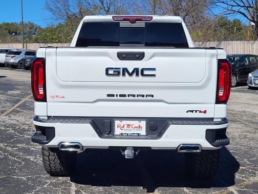 2025 GMC Sierra 1500 AT4