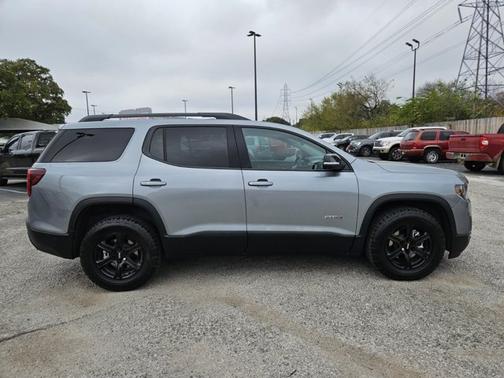 2023 GMC Acadia AT4