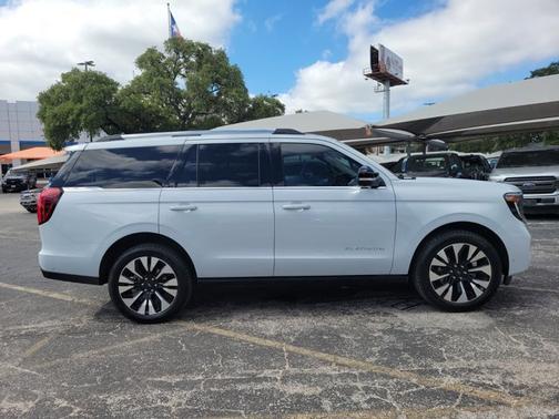 2025 Ford Expedition PLATINUM