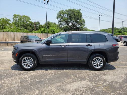 2023 Jeep Grand Cherokee LAREDO