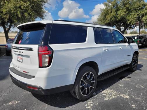 2022 Chevrolet Suburban RST