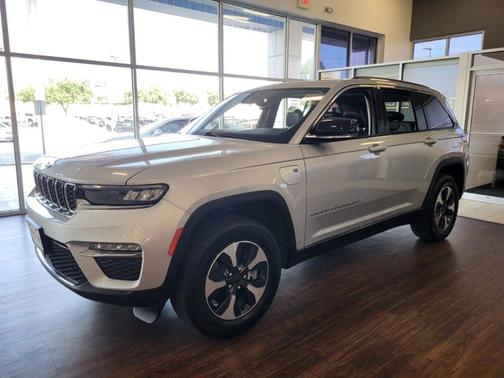 2023 Jeep Grand Cherokee BASE