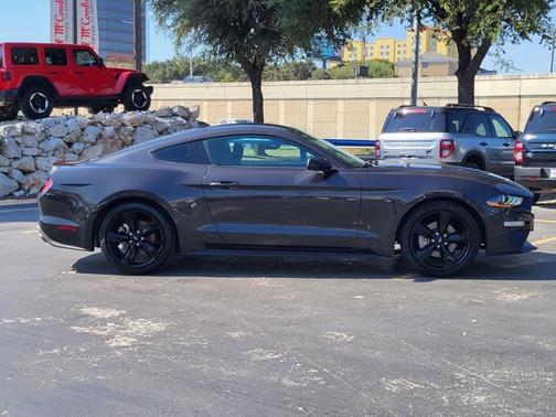 2022 Ford Mustang ECOBOOST