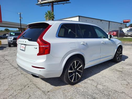 2021 Volvo XC90 T6 MOMENTUM 6 PASSENGER