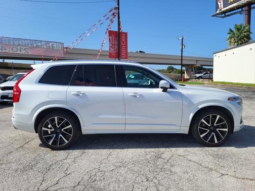 2021 Volvo XC90 T6 MOMENTUM 6 PASSENGER