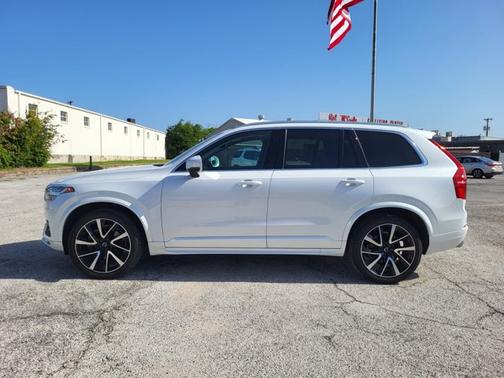 2021 Volvo XC90 T6 MOMENTUM 6 PASSENGER