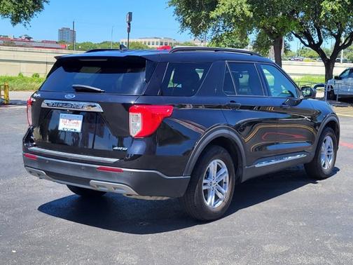 AGATE BLACK METALLIC 2022 Ford Explorer XLT