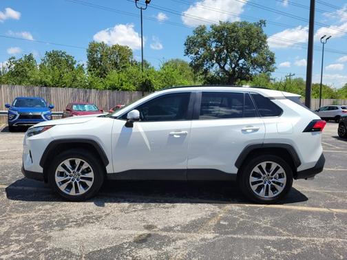 2024 Toyota RAV4 XLE PREMIUM
