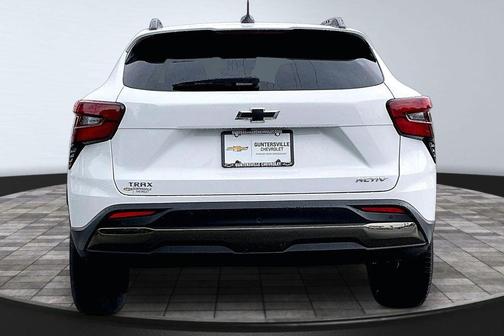 Summit White 2026 Chevrolet Trax FWD ACTIV