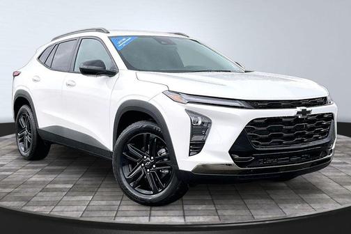 Summit White 2026 Chevrolet Trax FWD ACTIV