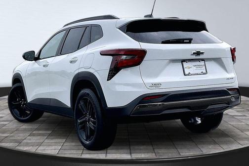 Summit White 2026 Chevrolet Trax FWD ACTIV