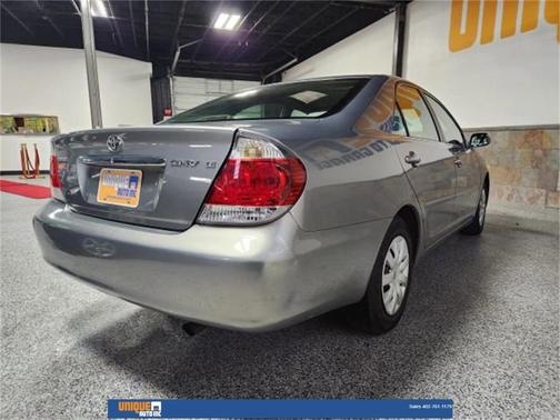 2005 Toyota Camry LE