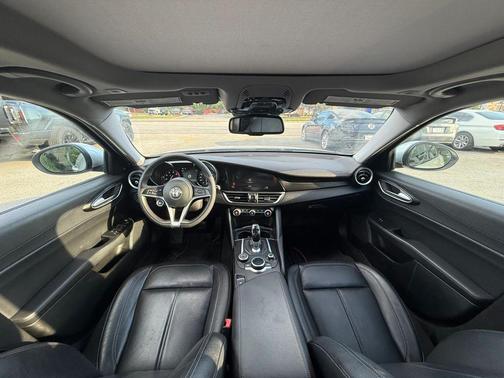 Silver 2017 Alfa Romeo Giulia Base