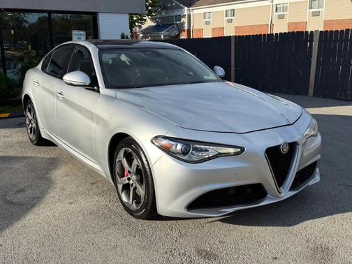 Silver 2017 Alfa Romeo Giulia Base