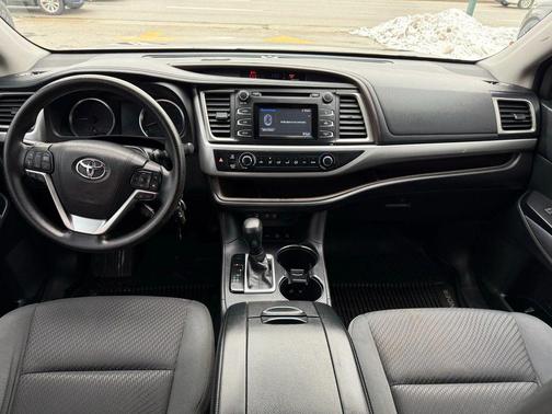 2017 Toyota Highlander LE