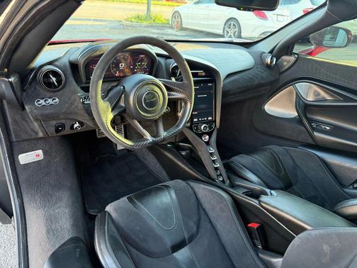 2018 McLaren 720S Base