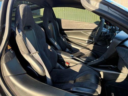 2018 McLaren 720S Base