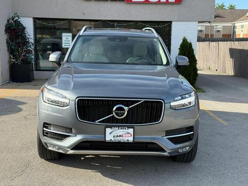 Gray 2017 Volvo XC90 T6 Momentum