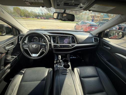 Red 2015 Toyota Highlander XLE