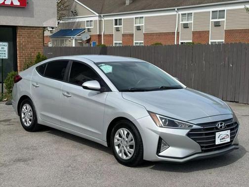 2019 Hyundai ELANTRA SE