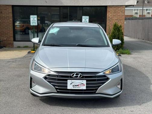 2019 Hyundai ELANTRA SE