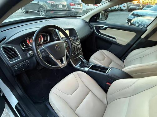 2016 Volvo XC60 T5 Drive-E Premier