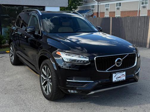 Black 2017 Volvo XC90 T6 Momentum