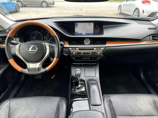 2014 Lexus ES 300h Base