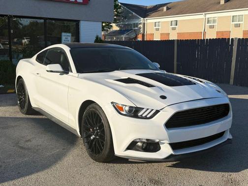 White 2016 Ford Mustang GT Premium