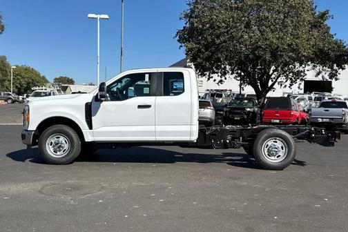 Oxford White 2027 Ford F-250 XL