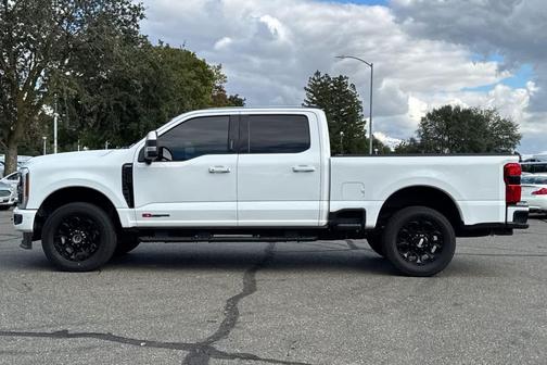 2023 Ford F-350 LARIAT SUPER DUTY